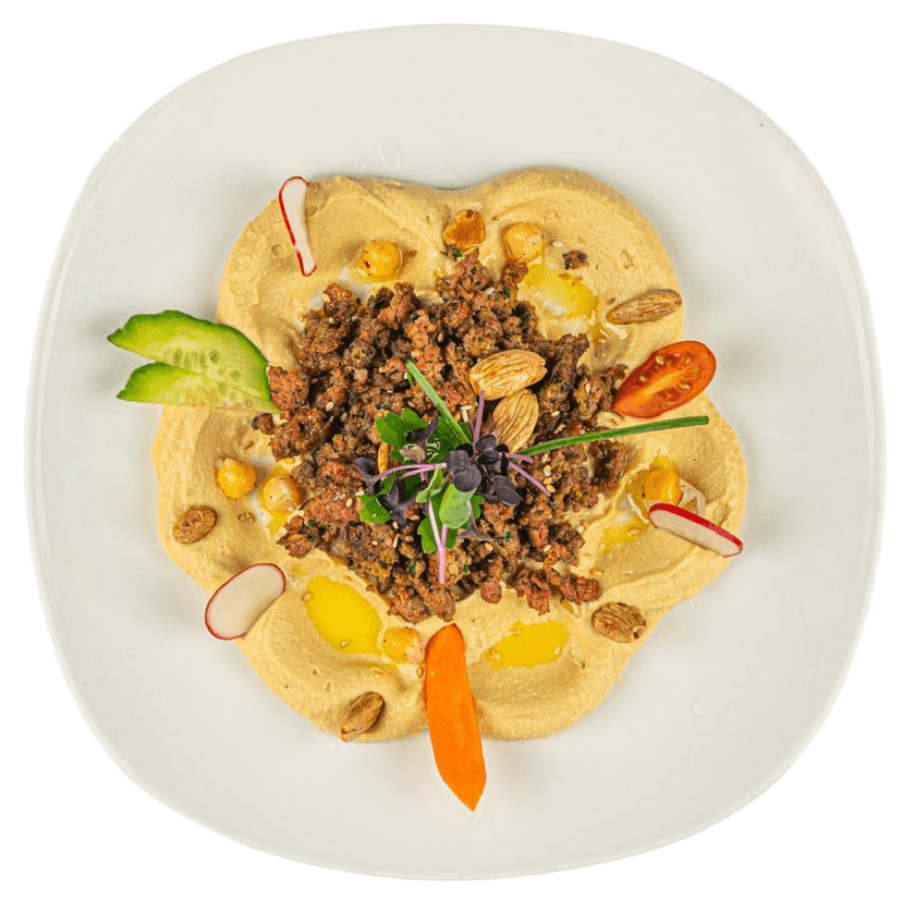 Hummus bil Lahm mit gewürztem Rinderhackfleisch, gerösteten Mandeln und Sesam
